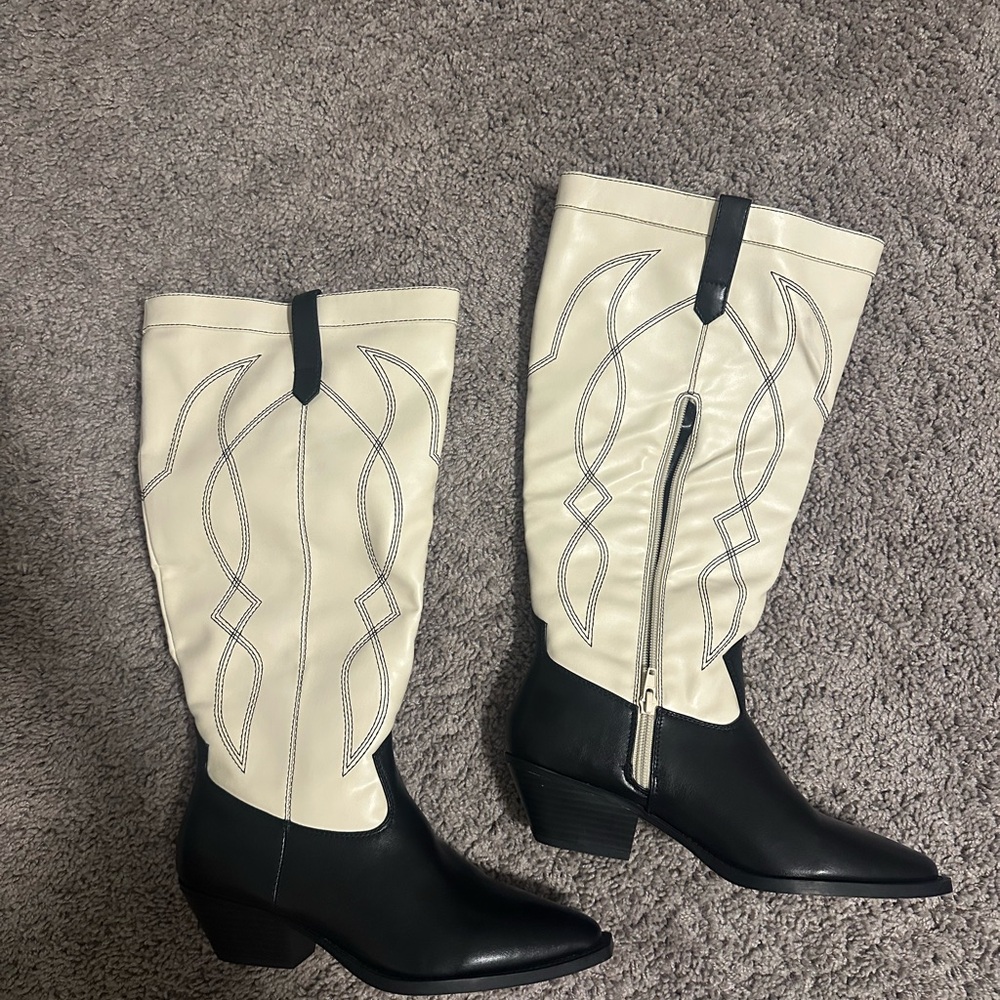 Black and Cream Women's Cowboy Boots